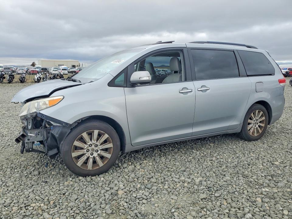55200846 :رقم المزاد ، 5TDDK3DC5ES093880 vin ، 2014 Toyota Sienna مزاد بيع