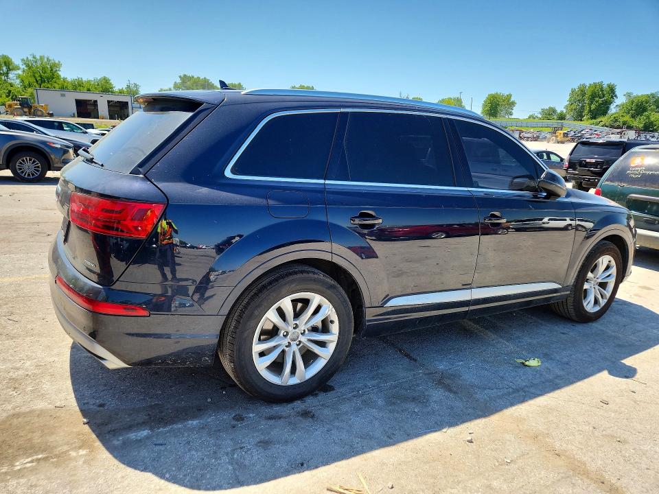 52853946 :رقم المزاد ، WA1LHAF78HD055102 vin ، 2017 Audi Q7 مزاد بيع