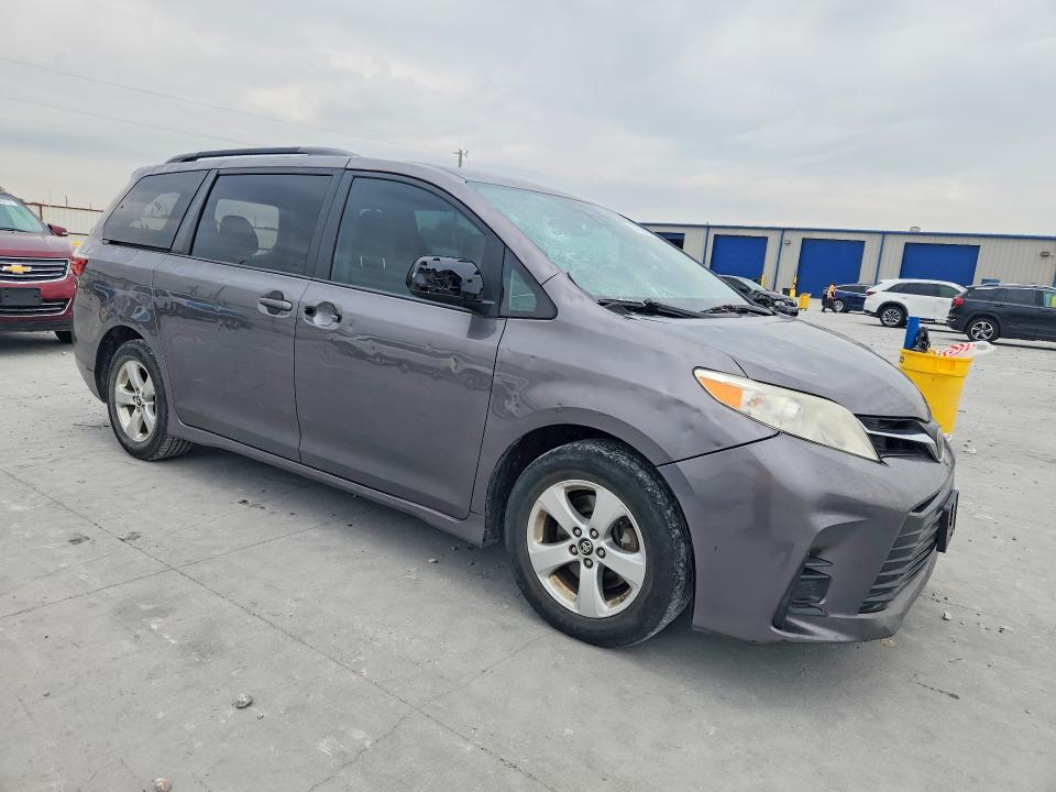 2018 Toyota Sienna მანქანა იყიდება აუქციონზე, vin: 5TDKZ3DC8JS921997, აუქციონის ნომერი: 54736416