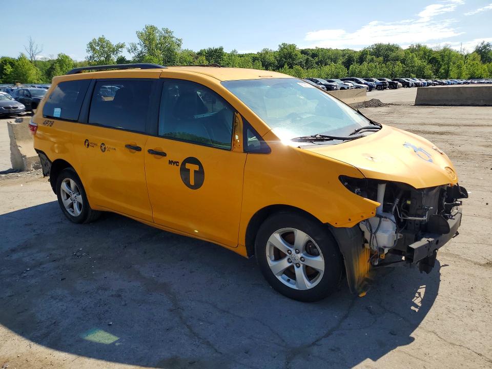2017 Toyota Sienna მანქანა იყიდება აუქციონზე, vin: 5TDKZ3DC7HS886962, აუქციონის ნომერი: 55367256