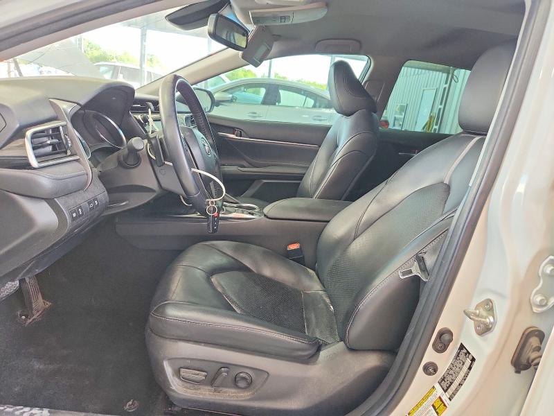 53199716 :رقم المزاد ، 4T1B61HK8JU051769 vin ، 2018 Toyota Camry مزاد بيع