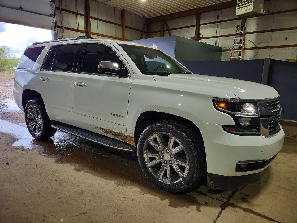 51725956 :رقم المزاد ، 1GNSKCKC0HR319327 vin ، 2017 Chevrolet Tahoe مزاد بيع