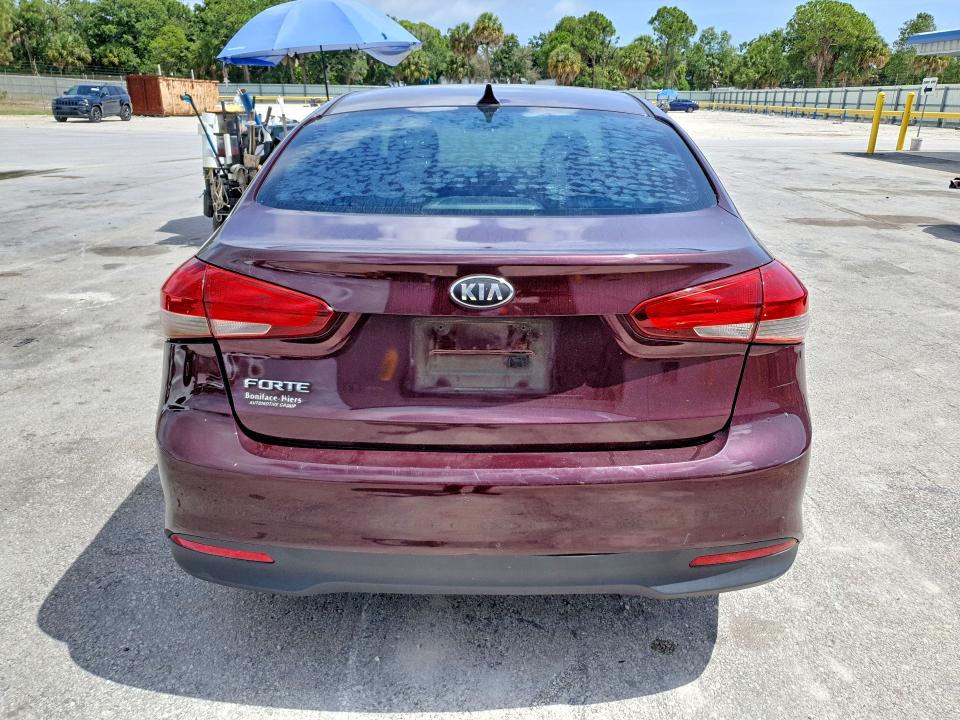 2017 Kia Forte მანქანა იყიდება აუქციონზე, vin: 3KPFK4A7XHE018144, აუქციონის ნომერი: 54954556