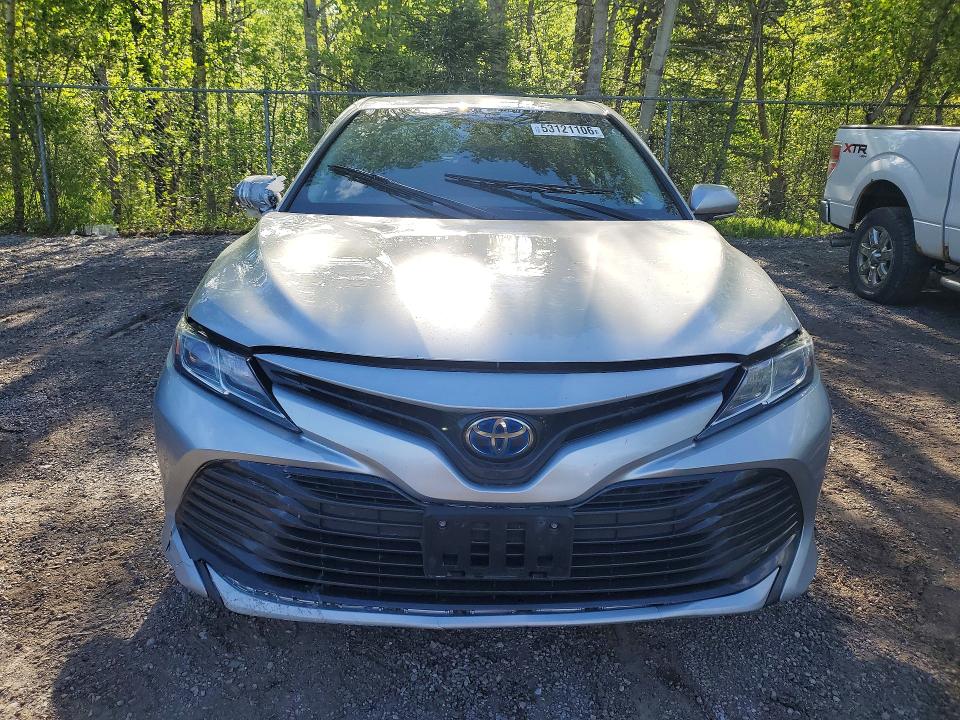 53121106 :رقم المزاد ، 4T1B31HK1JU003653 vin ، 2018 Toyota Camry مزاد بيع