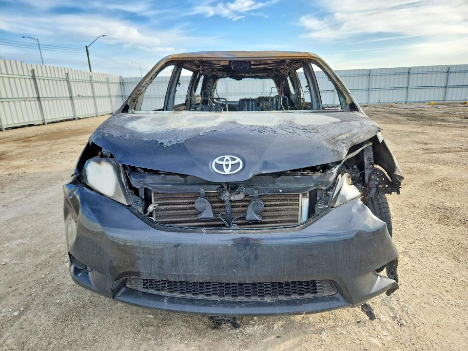 2016 Toyota Sienna მანქანა იყიდება აუქციონზე, vin: 5TDKK3DC3GS696188, აუქციონის ნომერი: 51127426