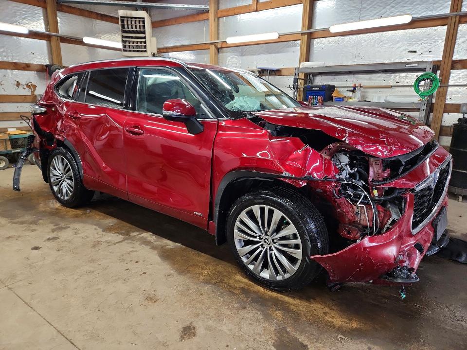 52486116 :رقم المزاد ، 5TDEBRCH8NS073482 vin ، 2022 Toyota Highlander مزاد بيع