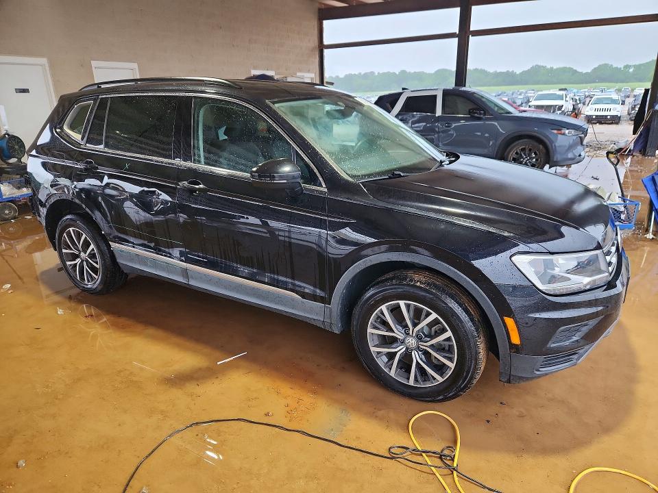 Продажа на аукционе авто 2020 Volkswagen Tiguan, vin: 3VV2B7AX9LM065097, номер лота: 52739836