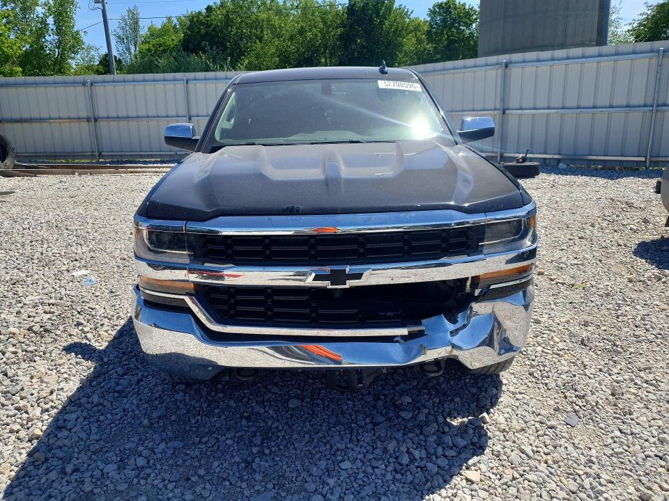 52700596 :رقم المزاد ، 1GCNKNEC6HZ324285 vin ، 2017 Chevrolet 1500 Silve مزاد بيع