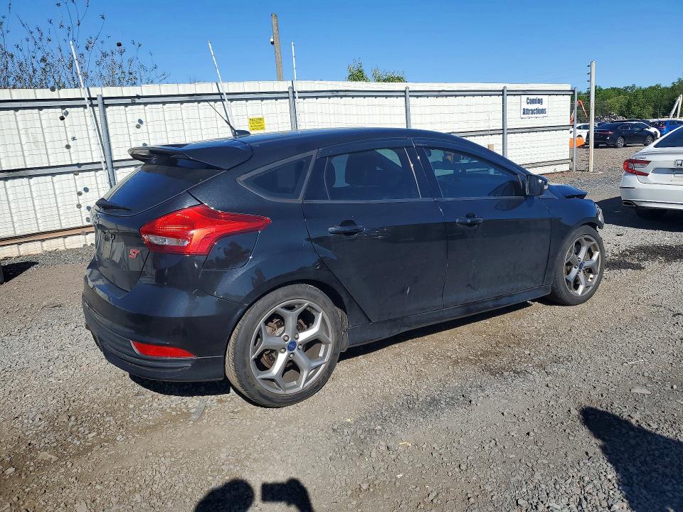 53370896 :رقم المزاد ، 1FADP3L90FL353733 vin ، 2015 Ford Focus مزاد بيع