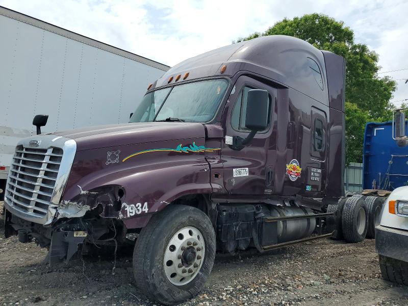 51667776 :رقم المزاد ، 3AKJGLDR8JSHU4617 vin ، 2018 Freigliner Cascadia 125 مزاد بيع
