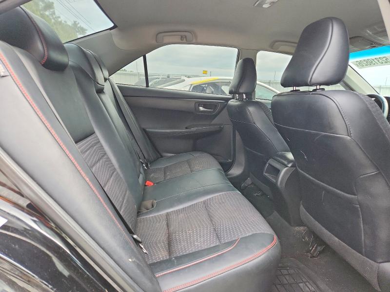 52319826 :رقم المزاد ، 4T1BF1FK3FU116067 vin ، 2015 Toyota Camry مزاد بيع