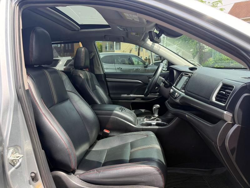 2019 Toyota Highlander მანქანა იყიდება აუქციონზე, vin: 5TDJZRFH5KS565789, აუქციონის ნომერი: 55091406