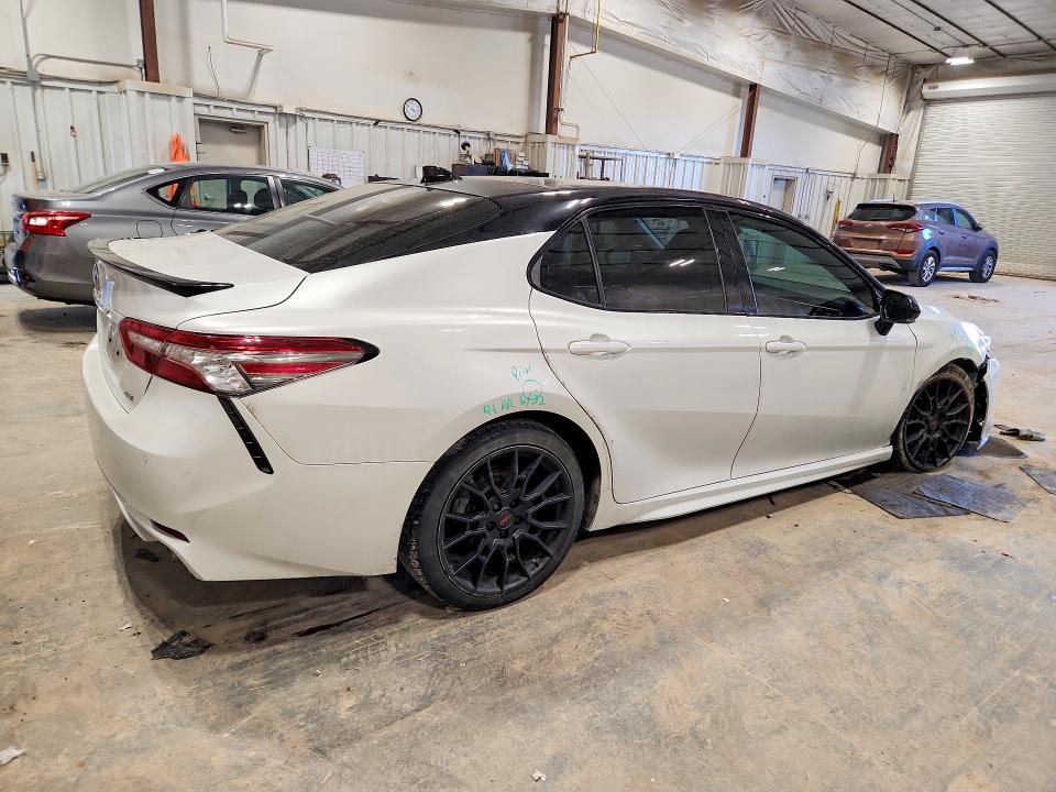 53293506 :رقم المزاد ، 4T1BZ1HK2KU021837 vin ، 2019 Toyota Camry مزاد بيع