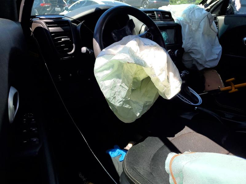 55032346 :رقم المزاد ، KNDJP3A57F7204094 vin ، 2015 Kia Soul مزاد بيع