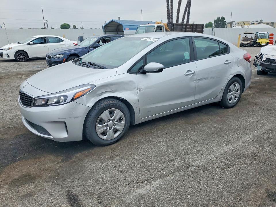 52225316 :رقم المزاد ، 3KPFL4A76JE272968 vin ، 2018 Kia Forte مزاد بيع