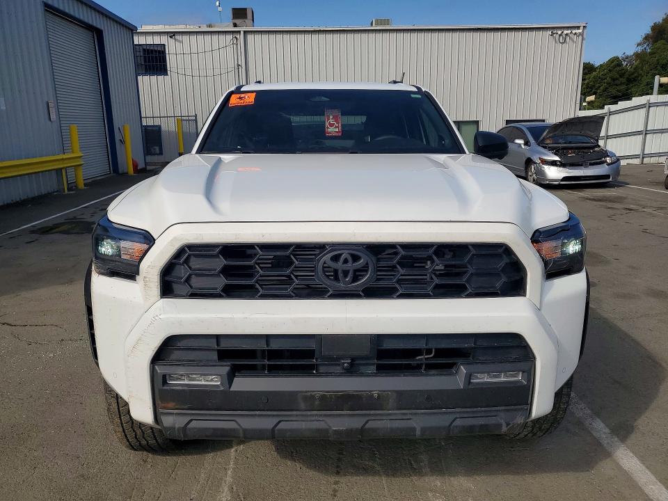 Продажа на аукционе авто 2025 Toyota 4runner, vin: JTEVA5BR7S5009596, номер лота: 52773686