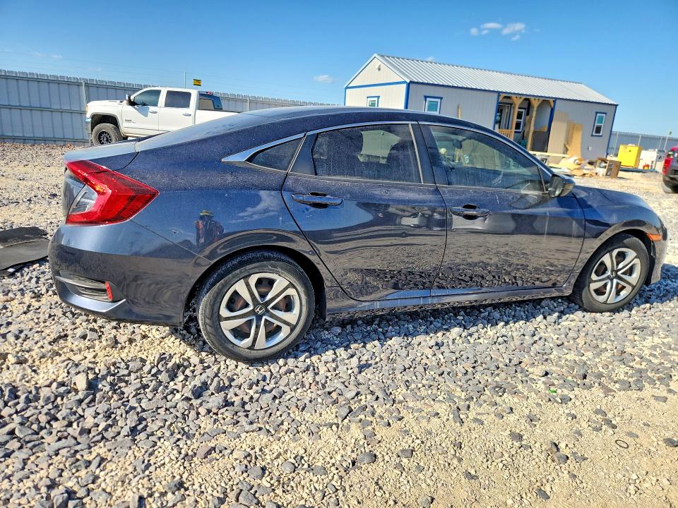 53217946 :رقم المزاد ، 19XFC2F5XJE000970 vin ، 2018 Honda Civic مزاد بيع