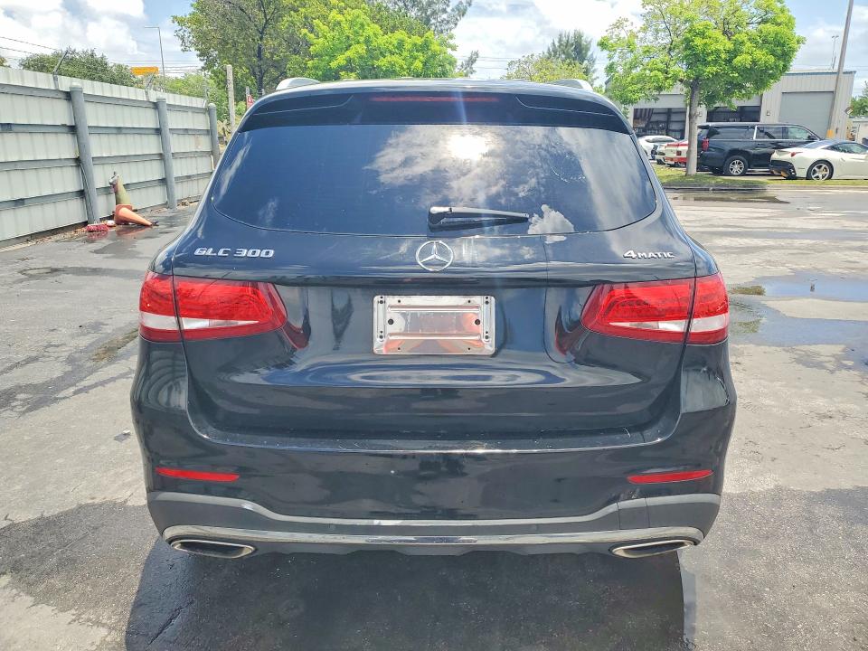 54226326 :رقم المزاد ، WDC0G4KB6HF115738 vin ، 2017 Mercedes-benz Glc مزاد بيع