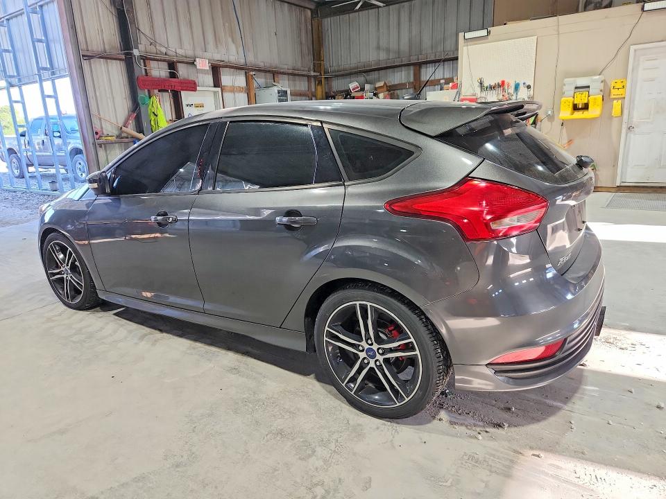 52100796 :رقم المزاد ، 1FADP3L99HL211514 vin ، 2017 Ford Focus مزاد بيع