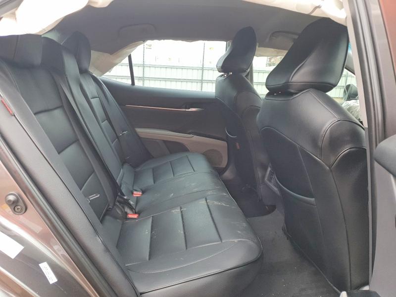 53956676 :رقم المزاد ، 4T1B21HK3JU505826 vin ، 2018 Toyota Camry Hybrid مزاد بيع