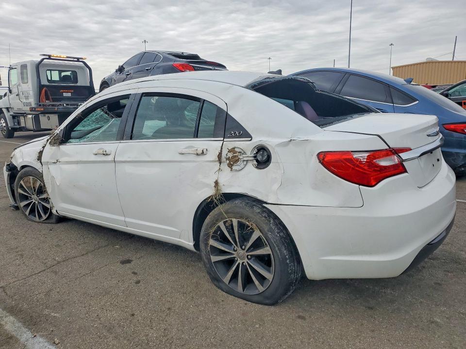 53526286 :رقم المزاد ، 1C3CCBBB6DN580270 vin ، 2013 Chrysler 200 مزاد بيع
