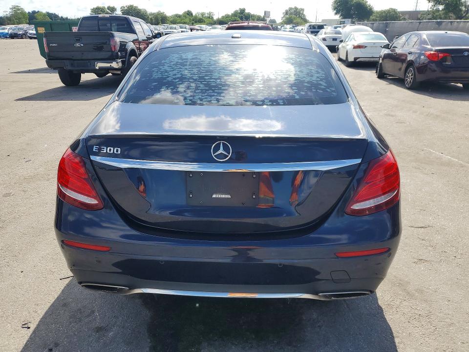 52384436 :رقم المزاد ، WDDZF4JB2HA042694 vin ، 2017 Mercedes-benz E مزاد بيع