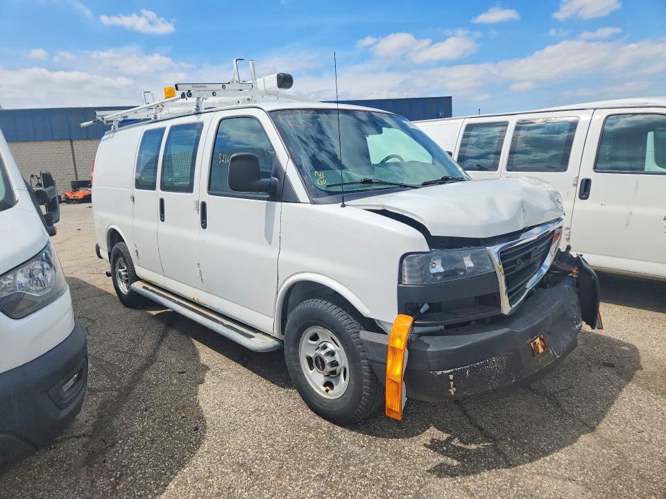 52362606 :رقم المزاد ، 1GTW7FCF3F1129202 vin ، 2015 Gmc Savana مزاد بيع