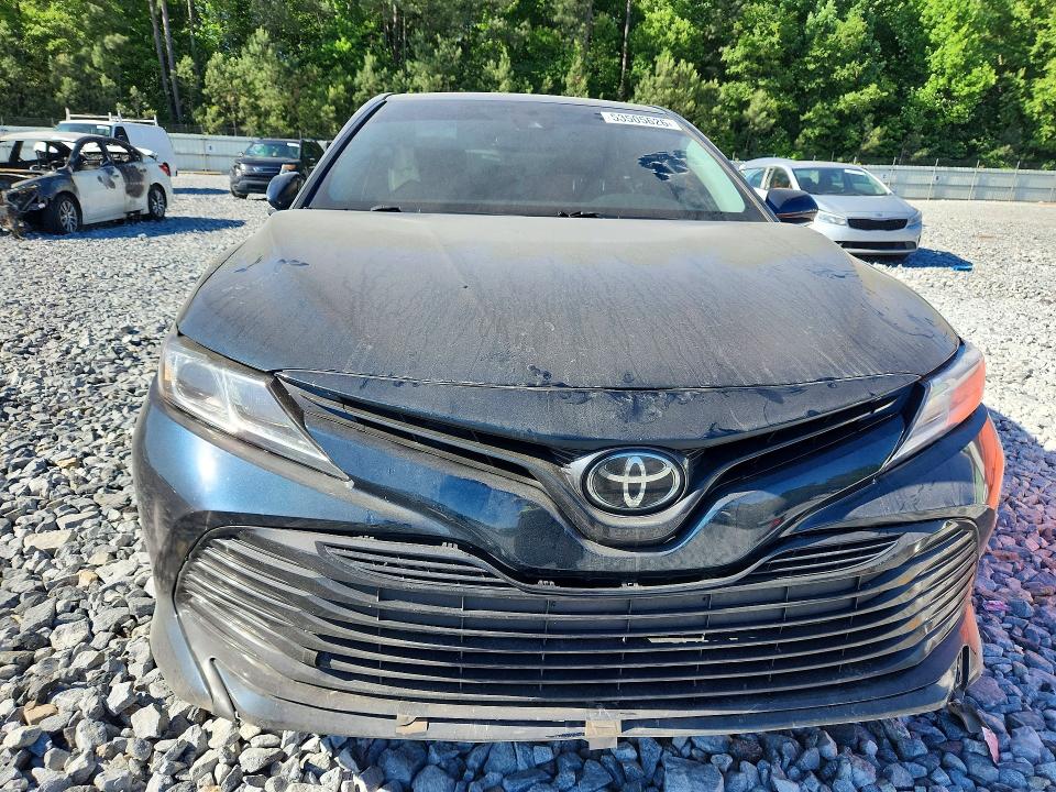 53505626 :رقم المزاد ، 4T1B11HK4JU598391 vin ، 2018 Toyota Camry مزاد بيع