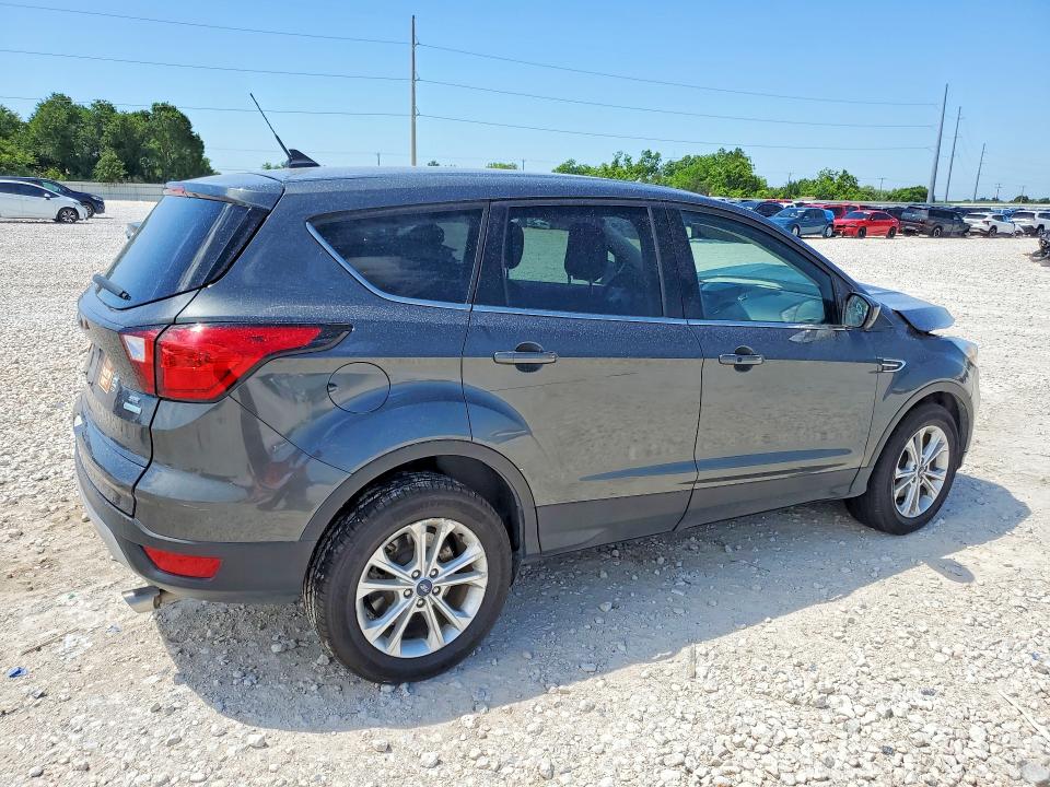 54132466 :رقم المزاد ، 1FMCU0GDXKUB81898 vin ، 2019 Ford Escape مزاد بيع