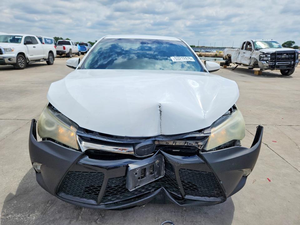 53212476 :رقم المزاد ، 4T1BF1FK8FU008687 vin ، 2015 Toyota Camry مزاد بيع