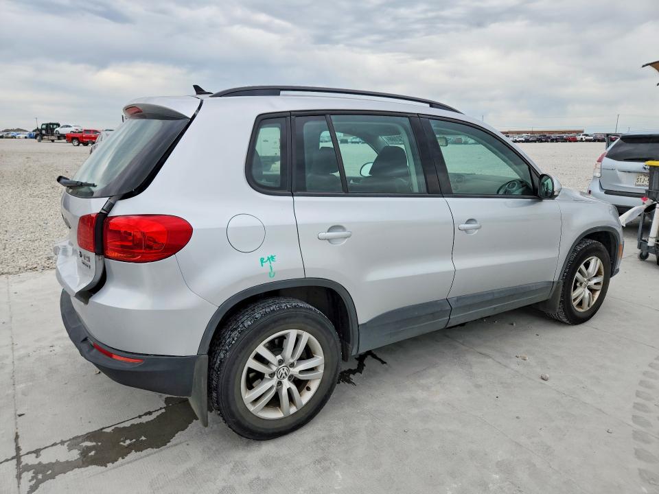 2015 Volkswagen Tiguan მანქანა იყიდება აუქციონზე, vin: WVGBV7AX3FW610040, აუქციონის ნომერი: 53562166