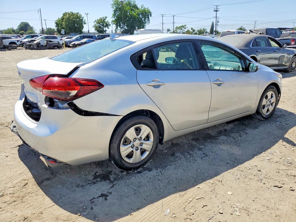 54775266 :رقم المزاد ، 3KPFK4A79JE282509 vin ، 2018 Kia Forte مزاد بيع