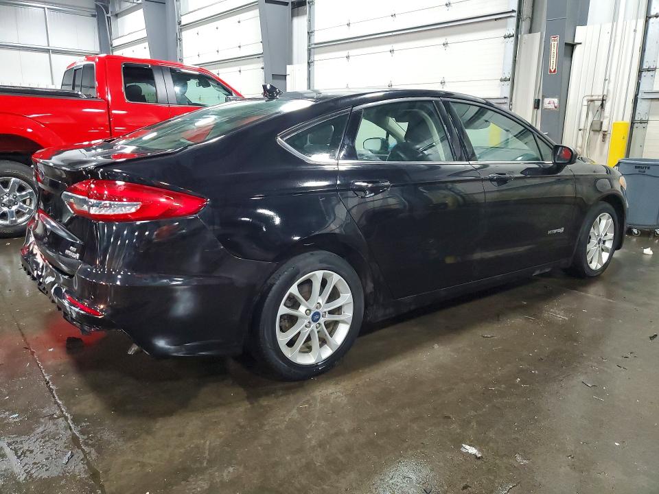 53377746 :رقم المزاد ، 3FA6P0LU3KR182757 vin ، 2019 Ford Fusion مزاد بيع