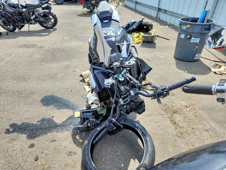 Продажа на аукционе авто 2025 Kawasaki Zr900, vin: ML5ZRDS15SDA04466, номер лота: 53229526