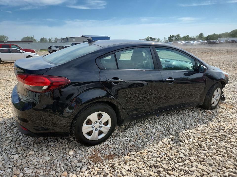 52391696 :رقم المزاد ، 3KPFL4A77HE045363 vin ، 2017 Kia Forte مزاد بيع