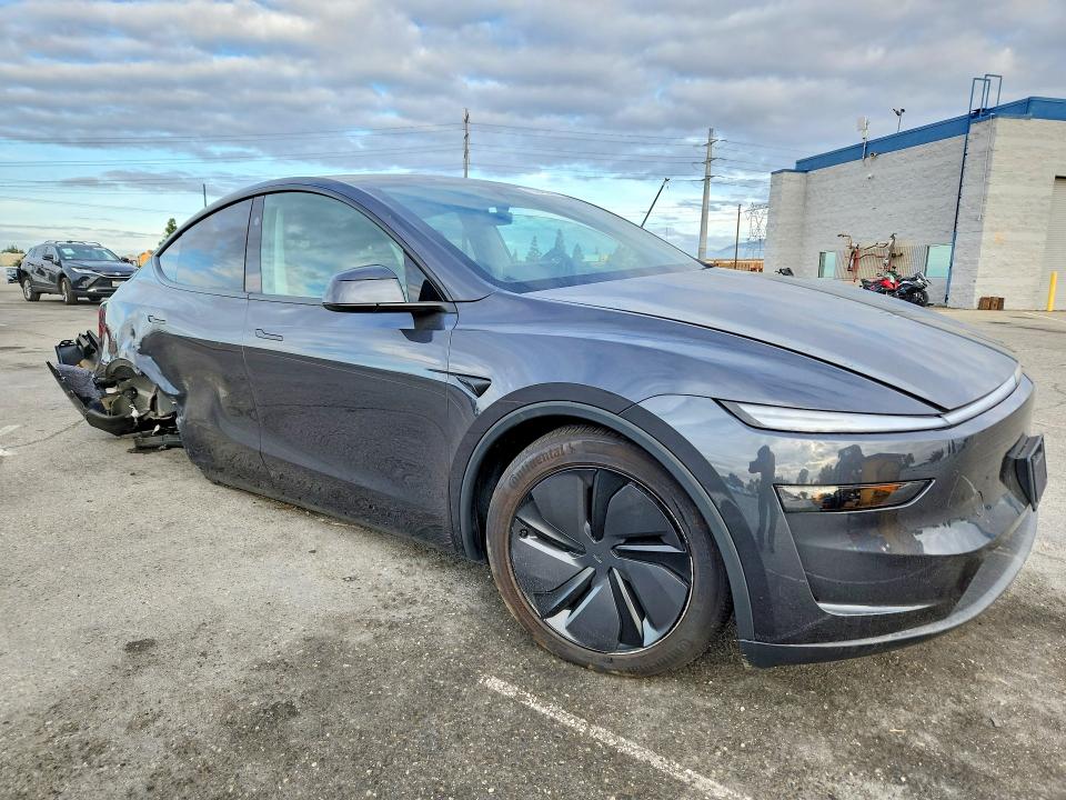 52246376 :رقم المزاد ، 7SAYGDED4TF381362 vin ، 2026 Tesla Model Y مزاد بيع
