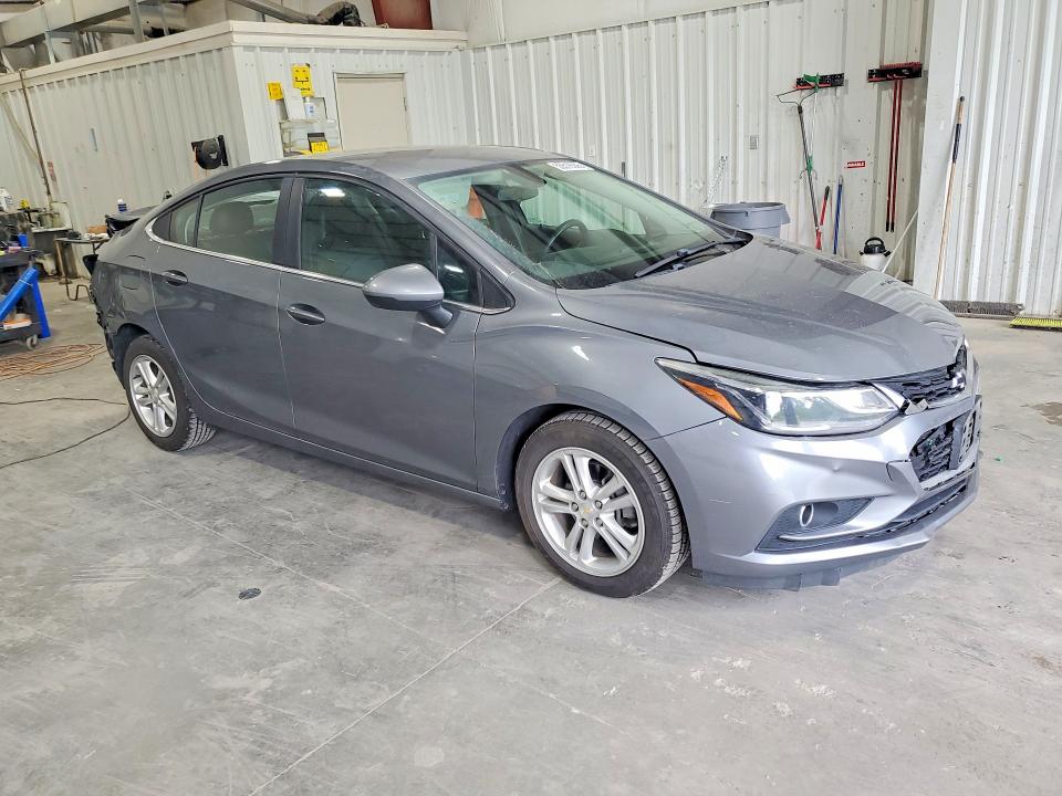 55518506 :رقم المزاد ، 1G1BH5SE1J7140129 vin ، 2018 Chevrolet Cruze مزاد بيع