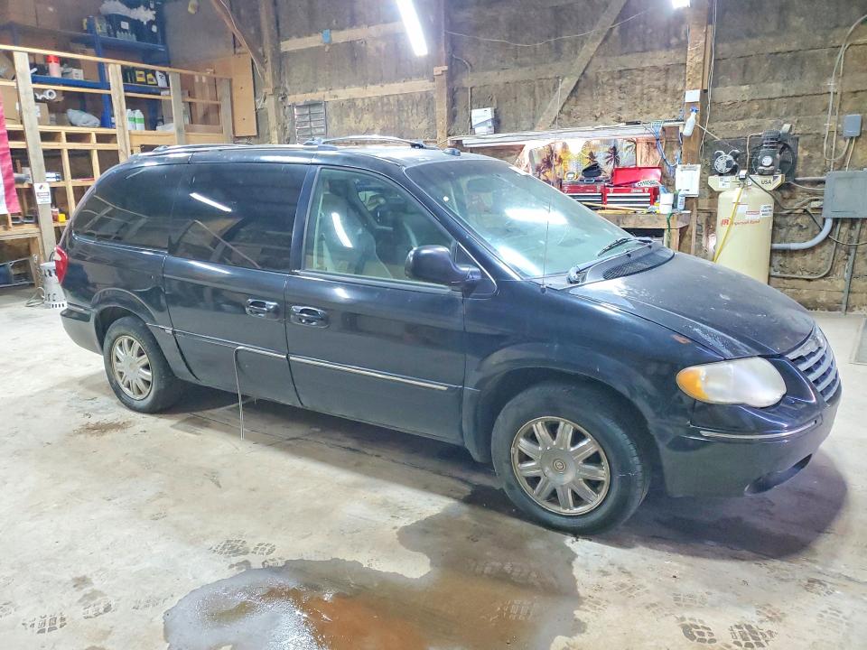 2005 Chrysler Town & Country მანქანა იყიდება აუქციონზე, vin: 2C8GP64L95R452753, აუქციონის ნომერი: 51810016