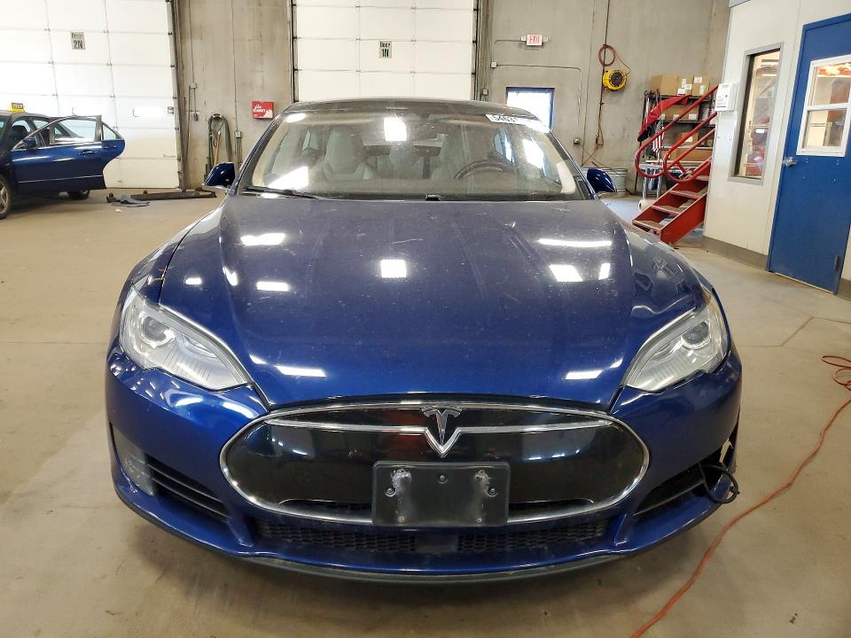 Продажа на аукционе авто 2015 Tesla Model S, vin: 5YJSA1S27FF090736, номер лота: 54631726