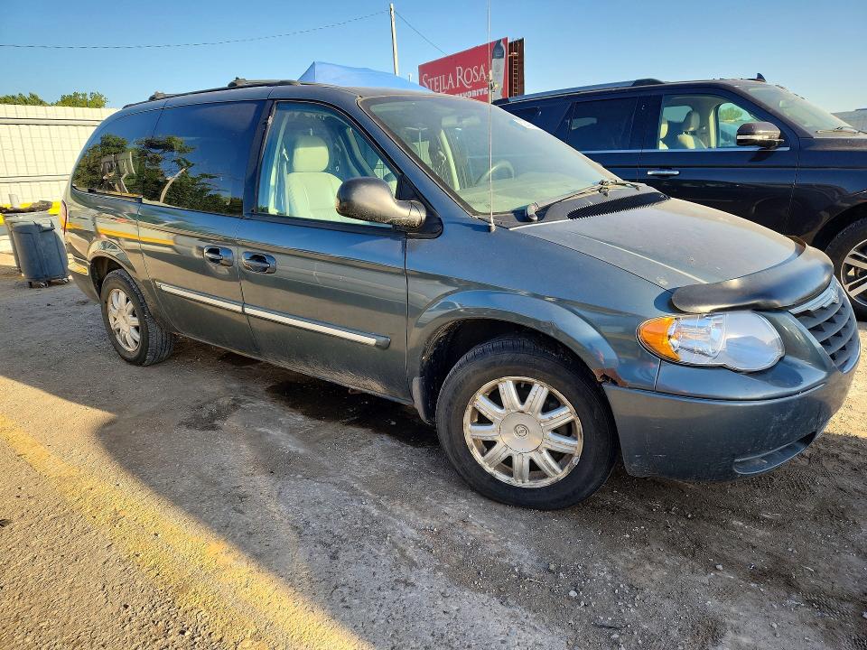 52438166 :رقم المزاد ، 2A4GP54L96R636341 vin ، 2006 Chrysler Town & Country مزاد بيع