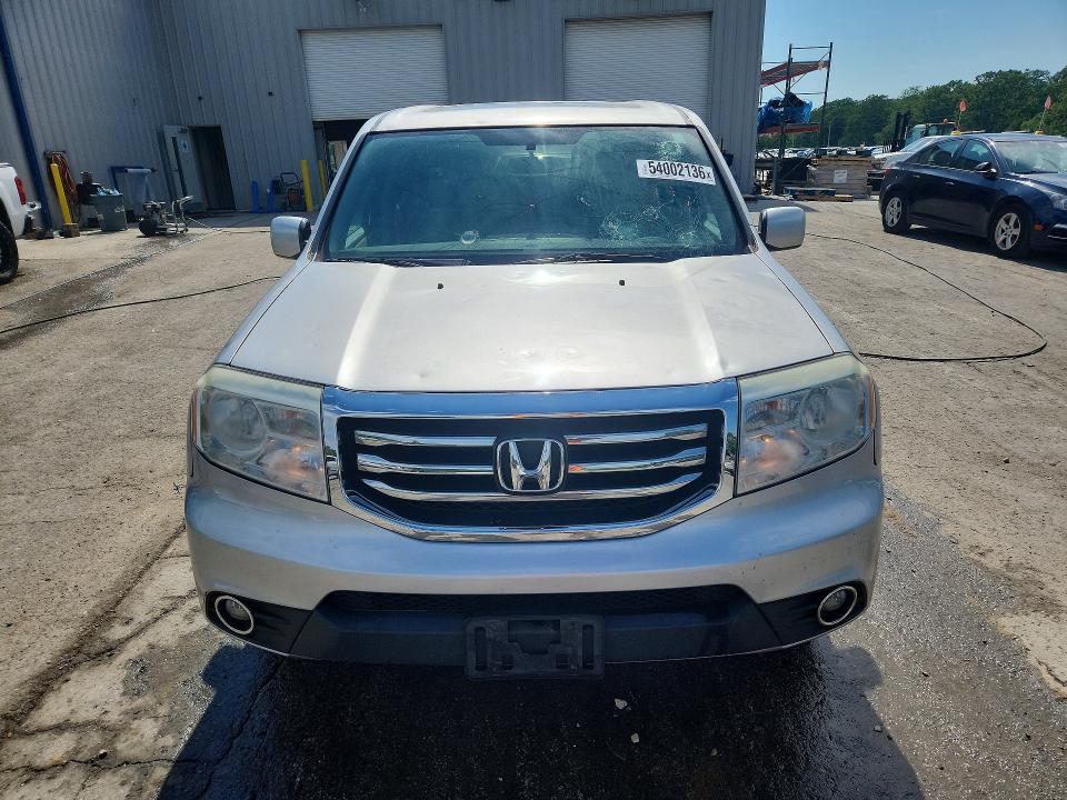 54002136 :رقم المزاد ، 5FNYF4H33FB067578 vin ، 2015 Honda Pilot مزاد بيع