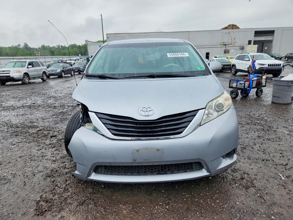 2011 Toyota Sienna მანქანა იყიდება აუქციონზე, vin: 5TDKK3DC9BS046614, აუქციონის ნომერი: 54666166
