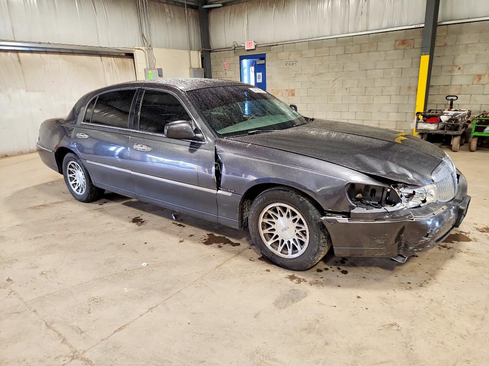 54513426 :رقم المزاد ، 1LNHM82W8YY857876 vin ، 2000 Lincoln Town Car مزاد بيع