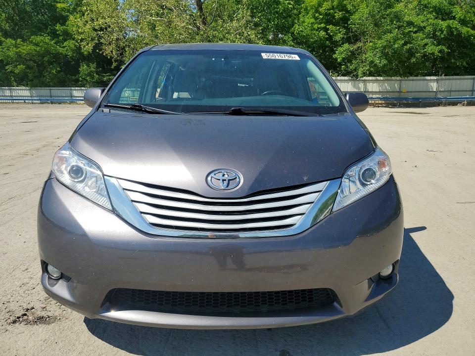 55016796 :رقم المزاد ، 5TDDK3DC8FS111872 vin ، 2015 Toyota Sienna مزاد بيع