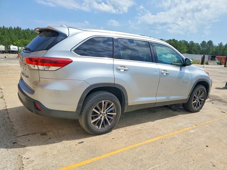 2019 Toyota Highlander მანქანა იყიდება აუქციონზე, vin: 5TDKZRFH4KS550625, აუქციონის ნომერი: 54583156