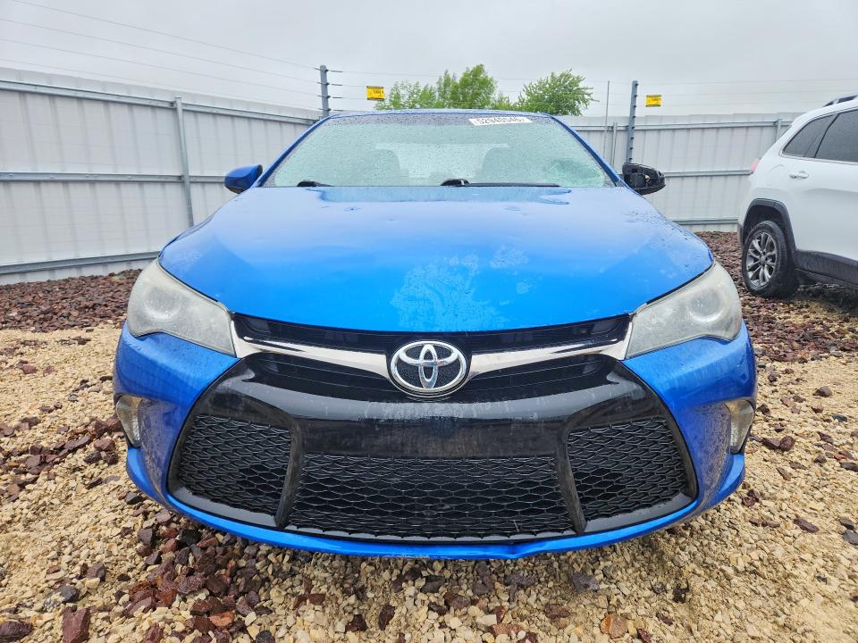52940546 :رقم المزاد ، 4T1BF1FK9HU623218 vin ، 2017 Toyota Camry مزاد بيع