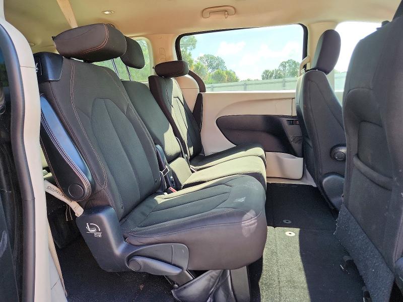 55510596 :رقم المزاد ، 2C4RC1DG5HR513175 vin ، 2017 Chrysler Pacifica مزاد بيع