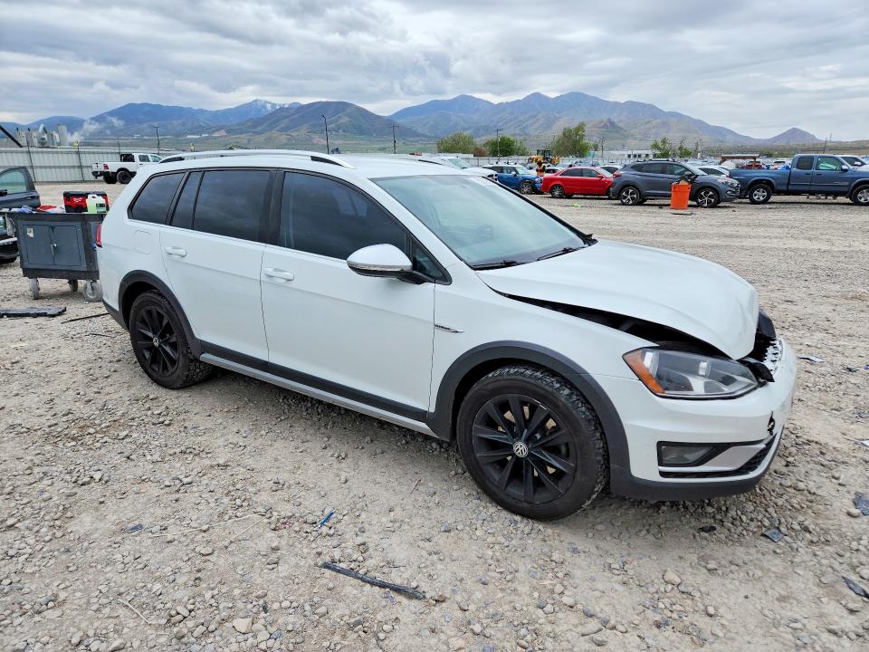 Продажа на аукционе авто 2017 Volkswagen Golf Alltrack, vin: 3VWH17AU3HM526140, номер лота: 52039526