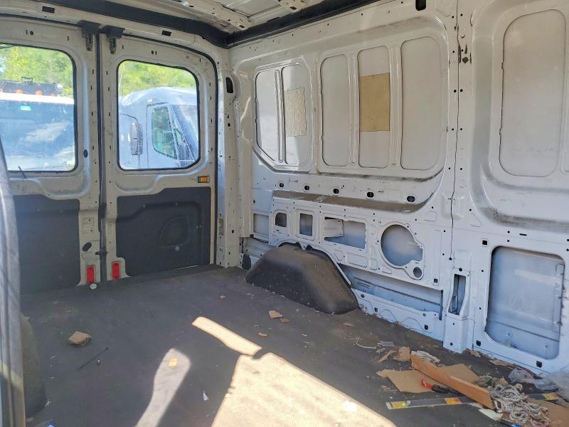 58137266 :رقم المزاد ، 1FTNR2CM6FKB25104 vin ، 2015 Ford Transit مزاد بيع