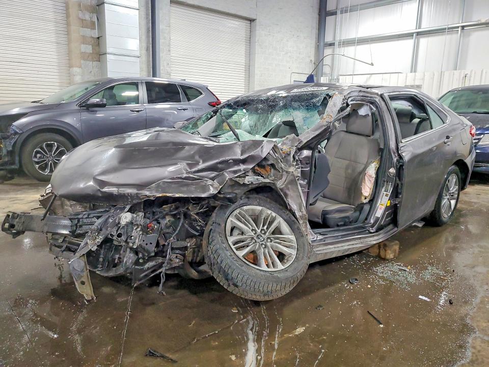 51352506 :رقم المزاد ، 4T1BF1FK6FU988775 vin ، 2015 Toyota Camry مزاد بيع